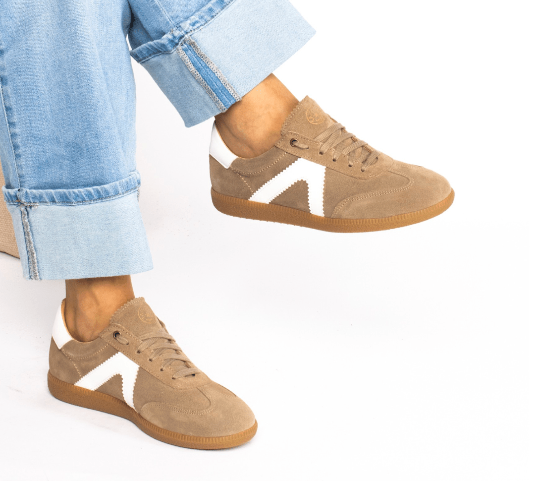 S024 - CP TENIS DE CAMURÇA E PELE - Pé Calçado