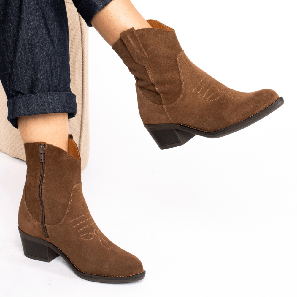 T - 1255 - C BOTIM TEXANO EM CAMURÇA - Pé Calçado