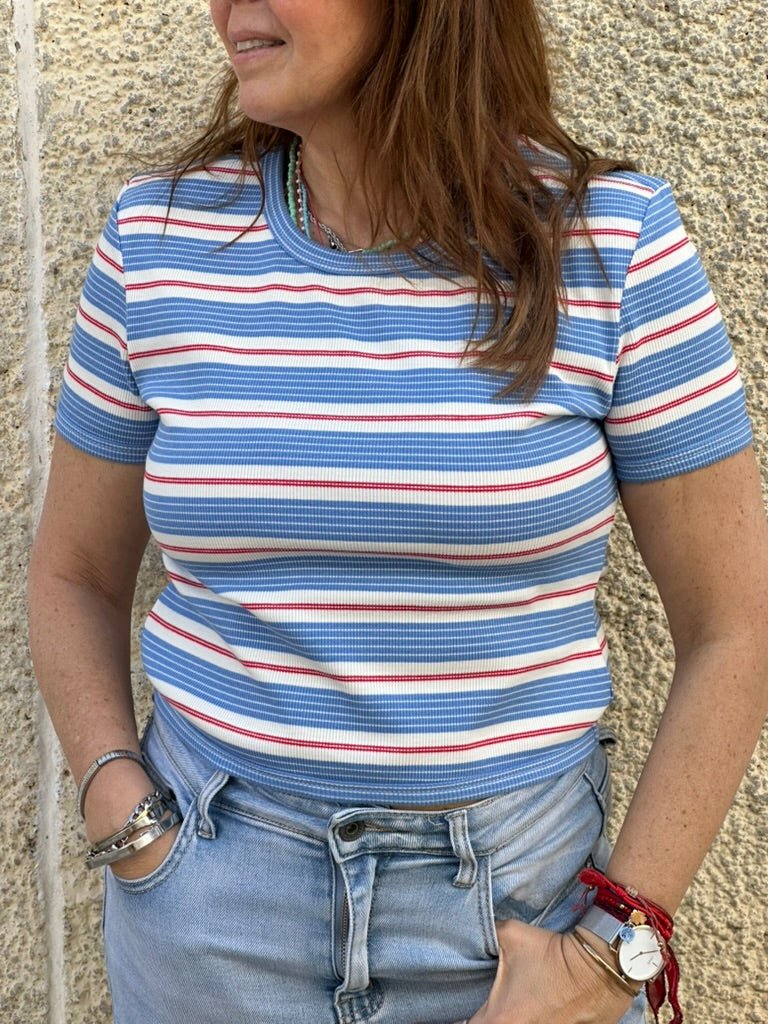 T - SHIRT ÀS RISCAS - Pé Calçado