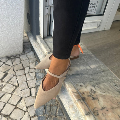 T1557 - SAPATO FECHADO BEGE - Pé Calçado