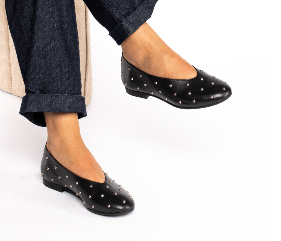 T1622 Sabrinas em pele com tachas - Pé Calçado