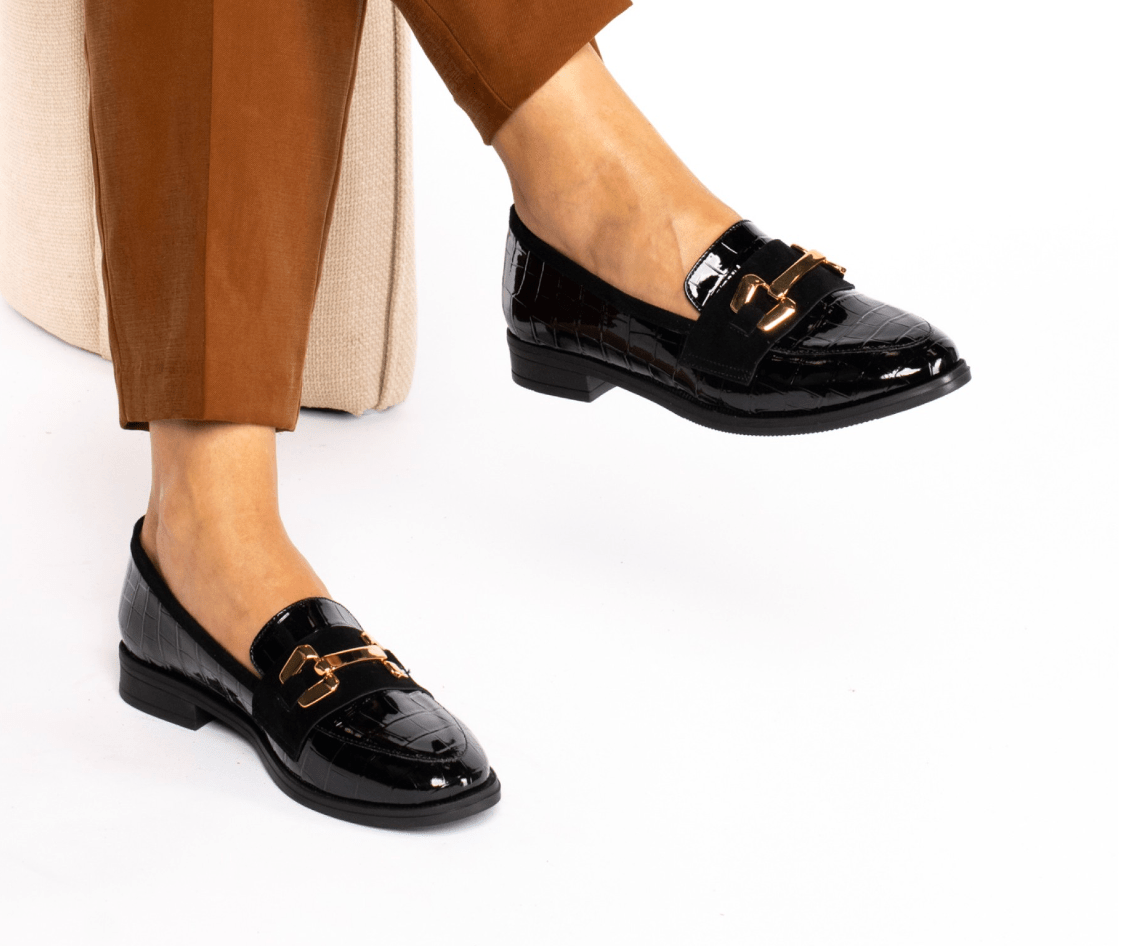 T3167 - V - MOCASSIM EM VERNIZ COM APLICAÇÃO - Pé Calçado