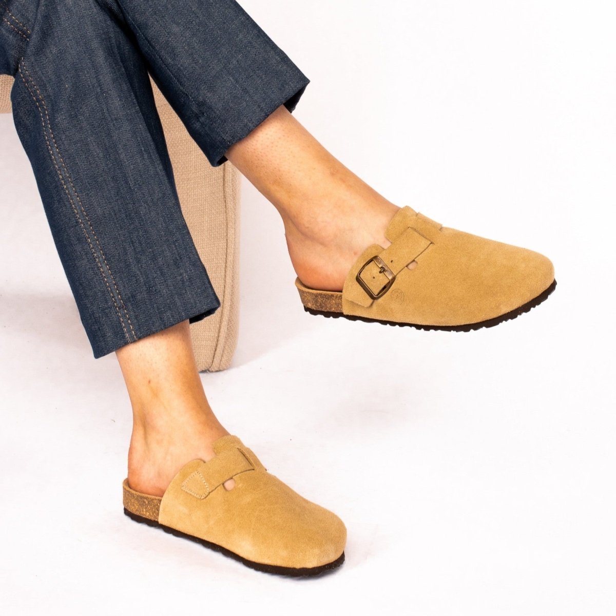 TAPADAS | CLOG CAMURÇA BEGE - Pé Calçado